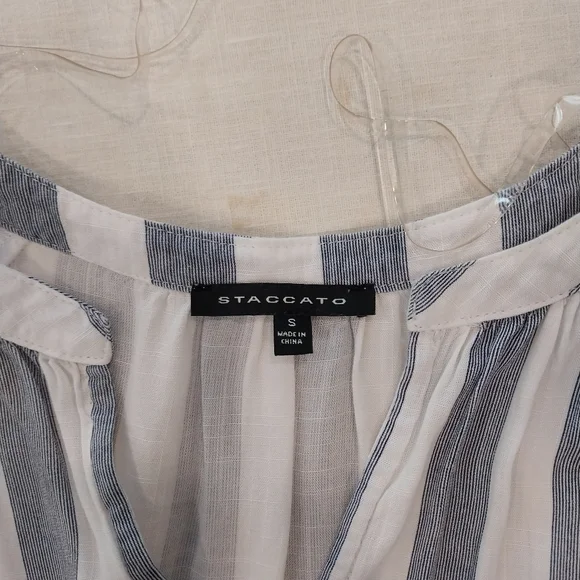 Staccato Gray and White peplum long sleeve v neck Blouse Size Small 100% Rayon - Picture 8 of 14